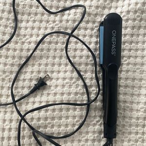 BioIonic OnePass Hair Straightner